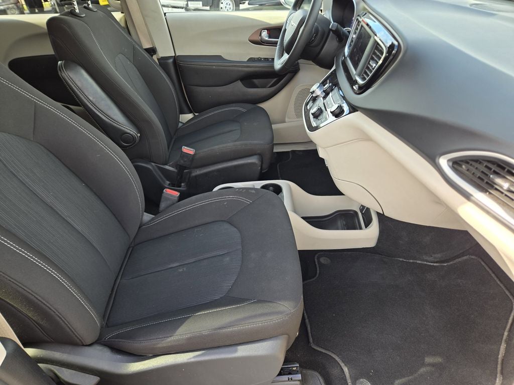 2024 Chrysler Voyager LX