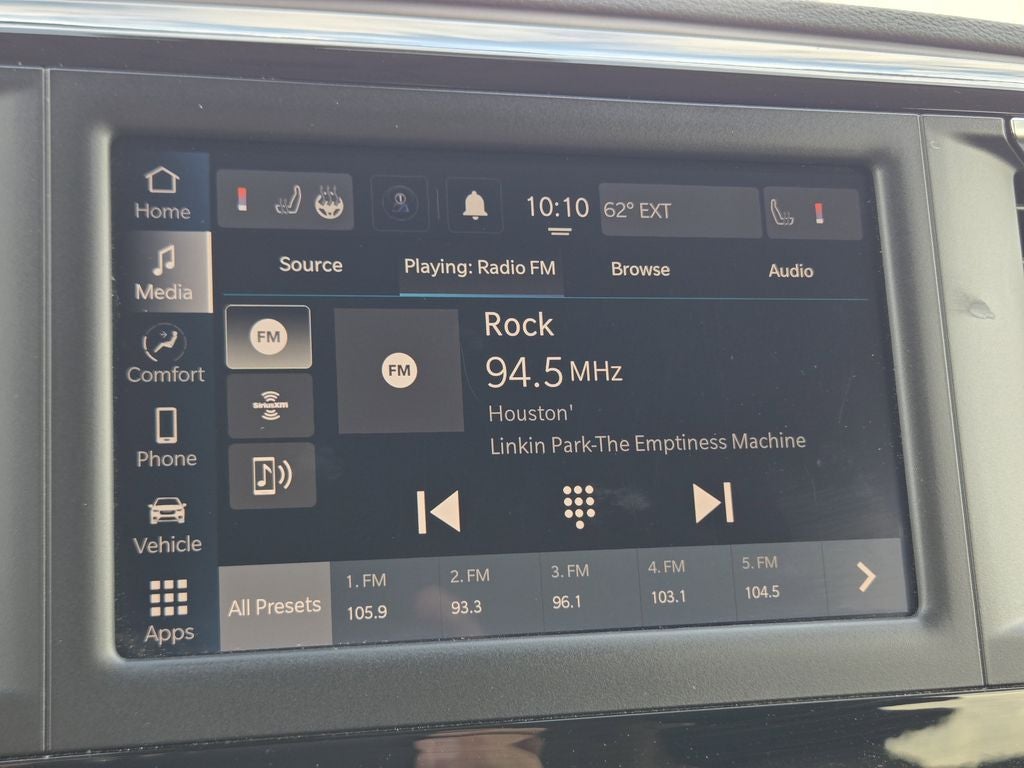 2024 Chrysler Voyager LX
