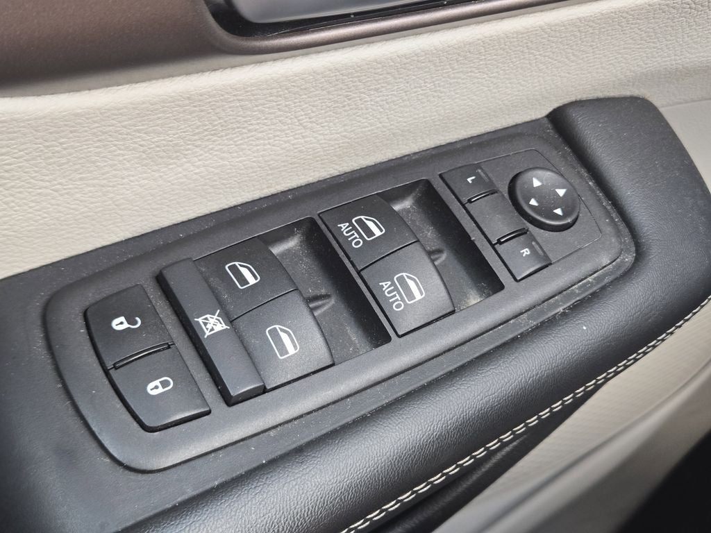 2024 Chrysler Voyager LX