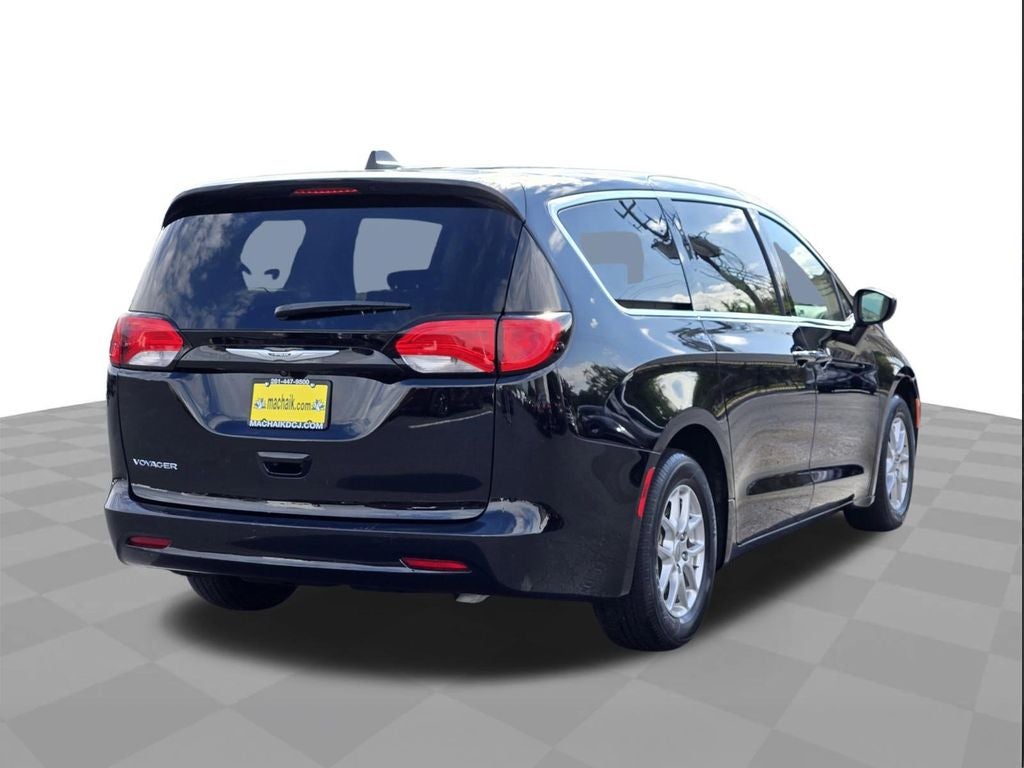 2024 Chrysler Voyager LX