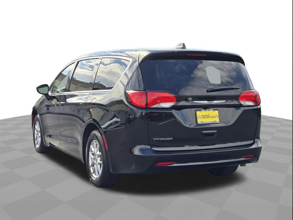 2024 Chrysler Voyager LX
