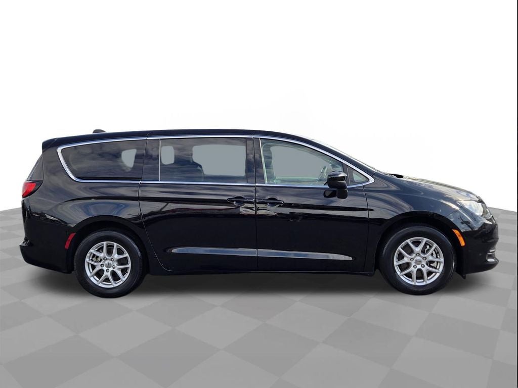 2024 Chrysler Voyager LX