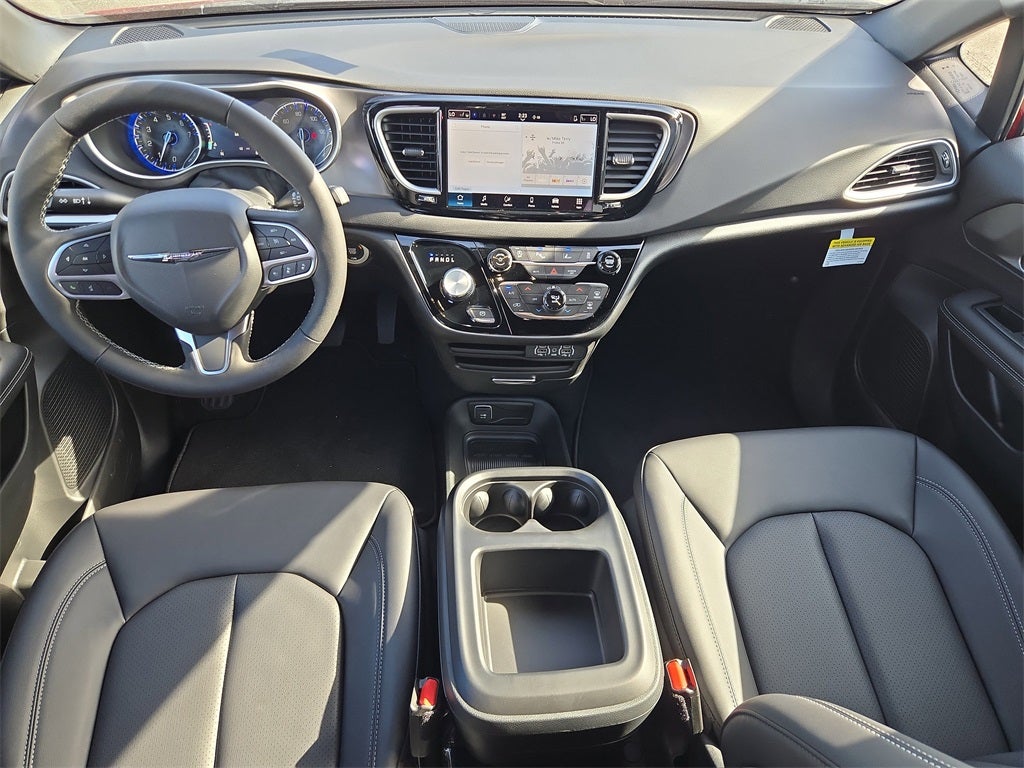 2025 Chrysler Voyager LX