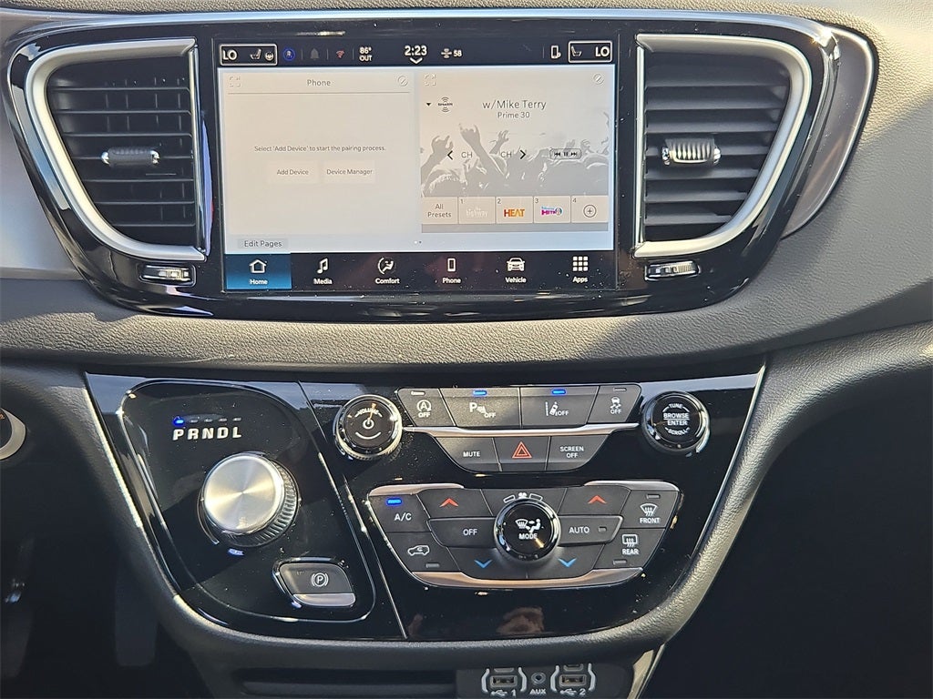 2025 Chrysler Voyager LX