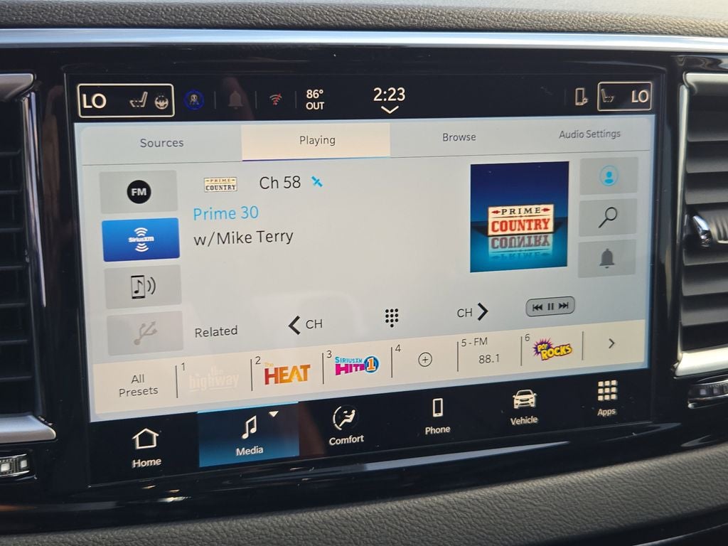 2025 Chrysler Voyager LX