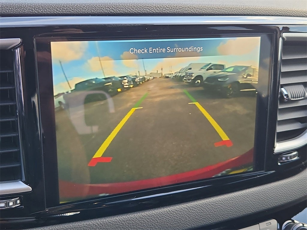 2025 Chrysler Voyager LX