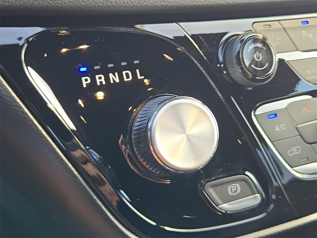 2025 Chrysler Voyager LX