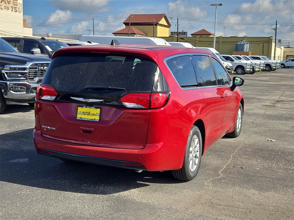 2025 Chrysler Voyager LX