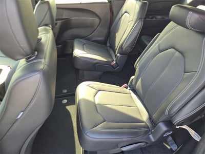 2025 Chrysler Voyager LX