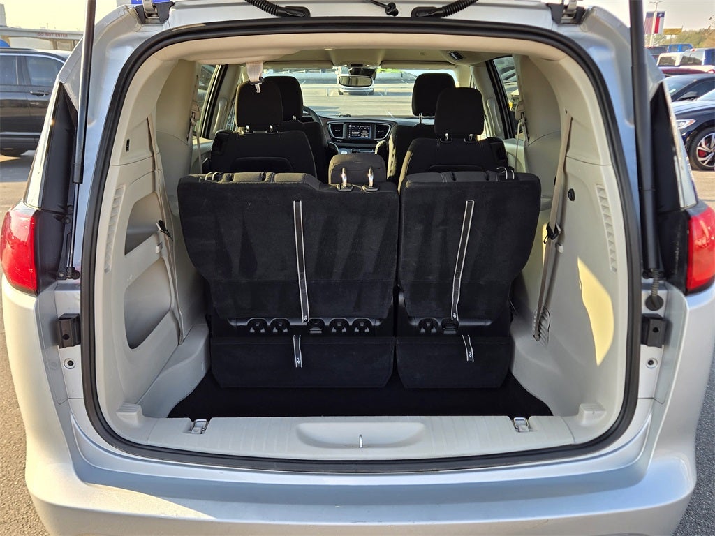 2024 Chrysler Voyager LX