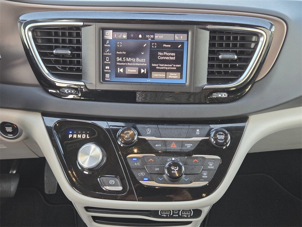 2024 Chrysler Voyager LX