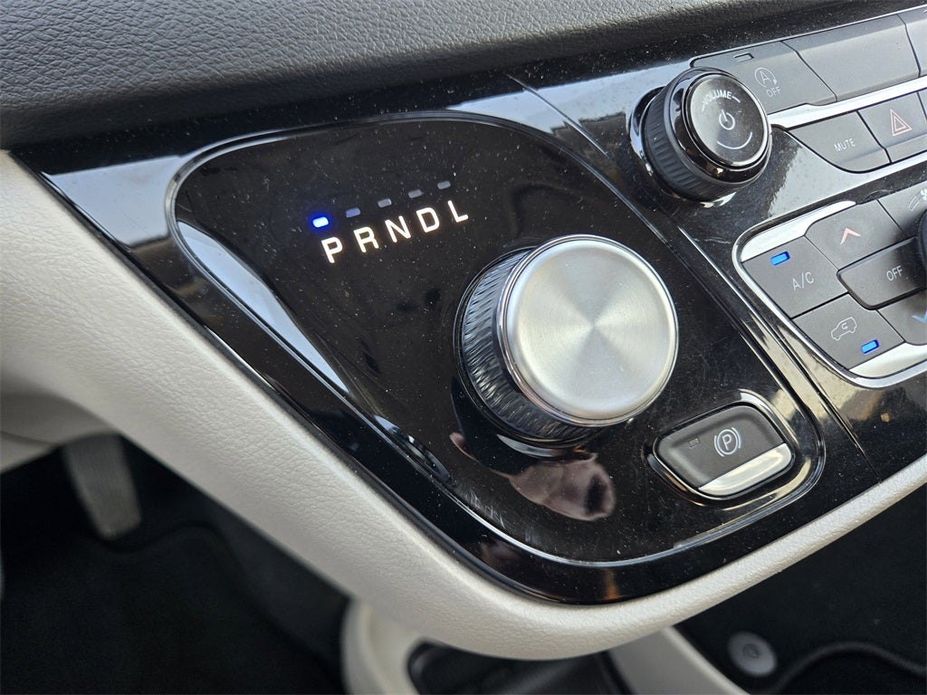 2024 Chrysler Voyager LX