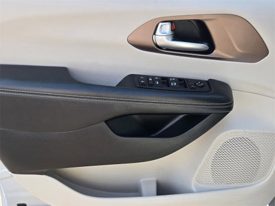 2024 Chrysler Voyager LX