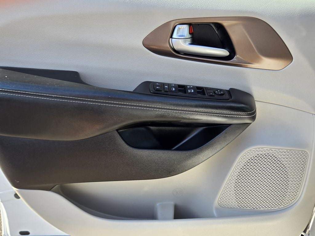 2022 Chrysler Voyager LX WHEELCHAIR VAN