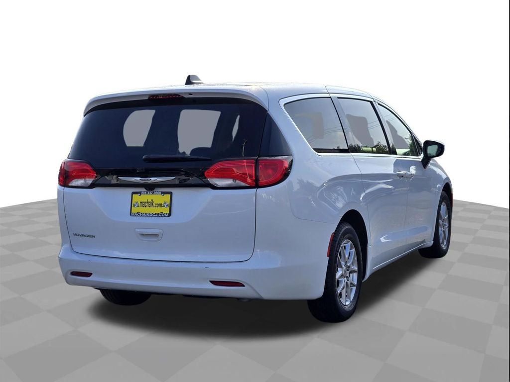 2023 Chrysler Voyager LX