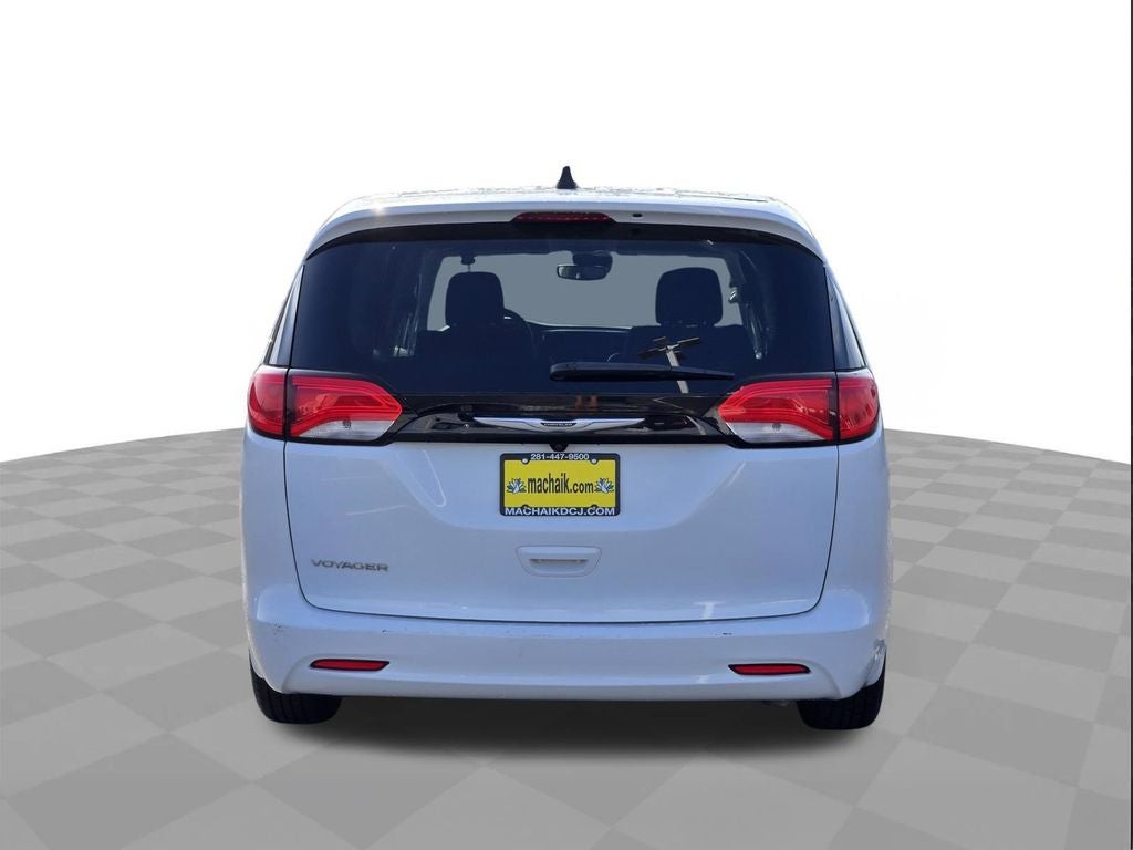 2023 Chrysler Voyager LX