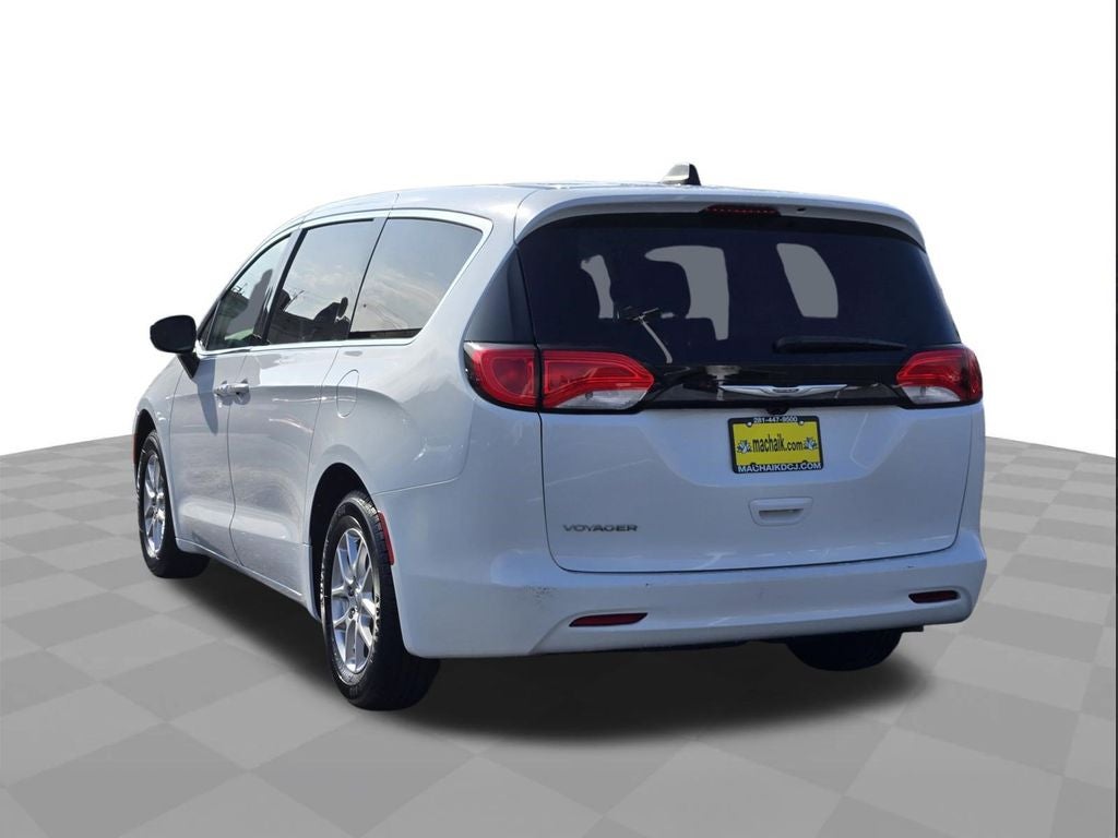 2023 Chrysler Voyager LX